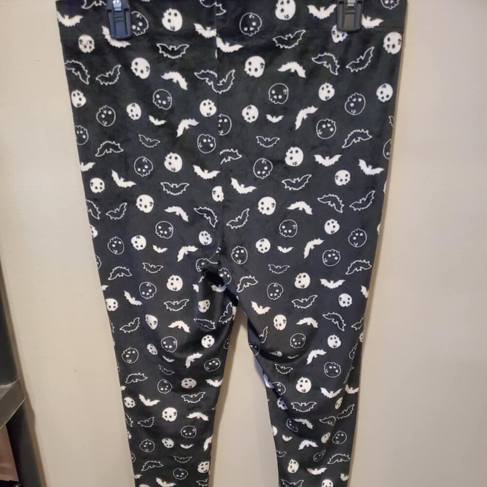 Serra Black and white soft halloween leggings, size large